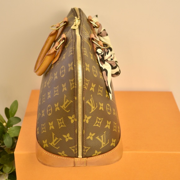 Louis Vuitton Alma PM - Picture 4 of 15